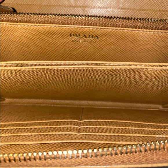 Prada Saffiano leather in color caramel (pre-owned) - Picture 11 of 14